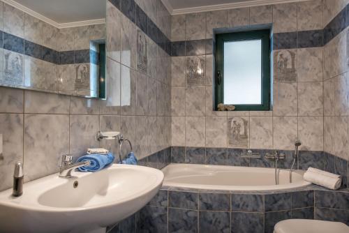 Baño, Anastasia Holiday Villa in Arkoudi Baño, Anastasia Holiday Villa in Arkoudi