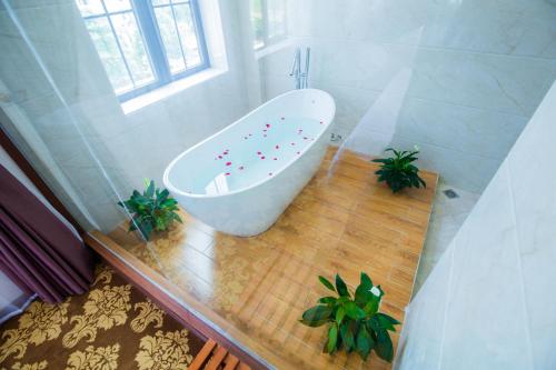 แกรนด์ โฮเต็ล (Grand Hotel) in โฮ บินห์ แกรนด์ โฮเต็ล (Grand Hotel) in โฮ บินห์