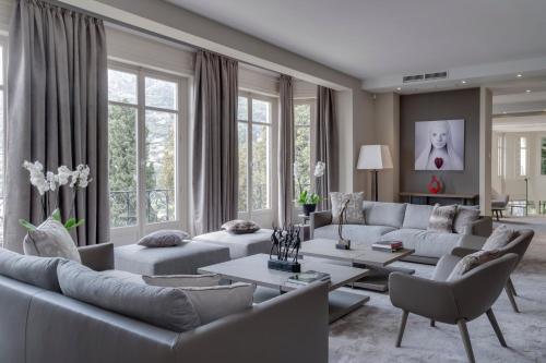 Lobby, Luxurious Villa Overlooking Monaco in Menton Lobby, Luxurious Villa Overlooking Monaco in Menton