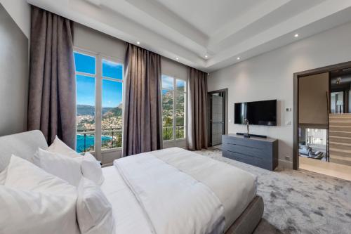 Luxurious Villa Overlooking Monaco in Menton Luxurious Villa Overlooking Monaco in Menton
