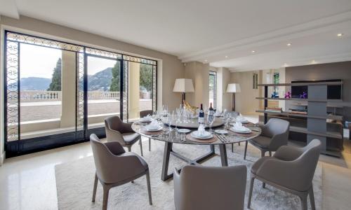 Restaurant, Luxurious Villa Overlooking Monaco in Menton Restaurant, Luxurious Villa Overlooking Monaco in Menton