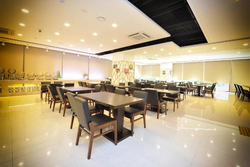 식음료(F&B), 더 리센츠 동대문 호텔 (THE RECENZ DONGDAEMUN HOTEL) near 한양대학교 식음료(F&B), 더 리센츠 동대문 호텔 (THE RECENZ DONGDAEMUN HOTEL) near 한양대학교