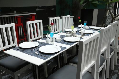 Restaurant, Days Inn & Suites by Wyndham Bengaluru Whitefield in Krishnarajapura Restaurant, Days Inn & Suites by Wyndham Bengaluru Whitefield in Krishnarajapura
