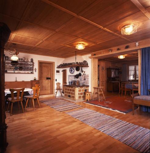 Közös társalgó / TV, Gastehaus zur Farbe Apartments in Oberstdorf Közös társalgó / TV, Gastehaus zur Farbe Apartments in Oberstdorf