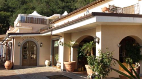 Entrance, Hotel Villa Degli Angeli in Castel Gandolfo Entrance, Hotel Villa Degli Angeli in Castel Gandolfo