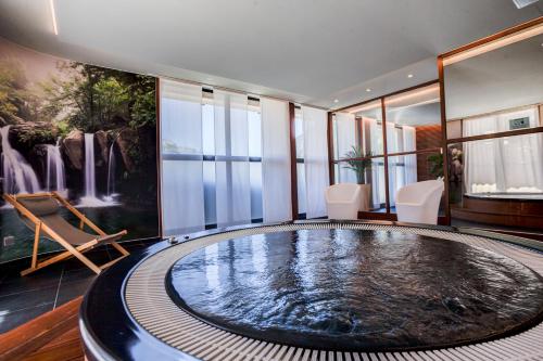 Hot tub, Excelsior Chamonix Hôtel & Spa in Chamonix-Mont-Blanc Hot tub, Excelsior Chamonix Hôtel & Spa in Chamonix-Mont-Blanc