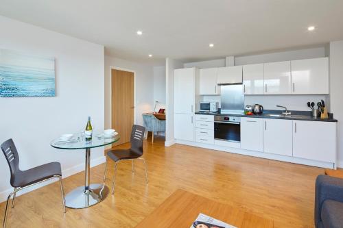 Konyha, HQ ApartHotel Farnborough in Farnborough Konyha, HQ ApartHotel Farnborough in Farnborough