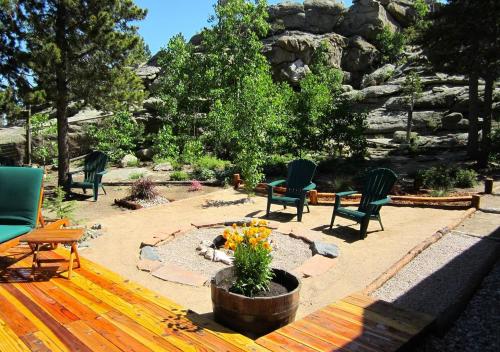 Balcony/terrace, Romantic Mountain Cabin for 2 in Coal Creek (CO) Balcony/terrace, Romantic Mountain Cabin for 2 in Coal Creek (CO)