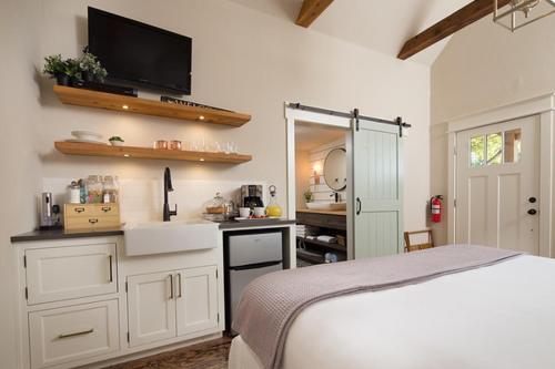 在meiguo.com看到的Mustard Seed B&B on the Llano的介绍图片