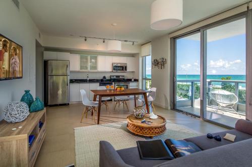 在meiguo.com看到的迈阿密海滩蔚蓝海岸海洋公寓式酒店的介绍图片