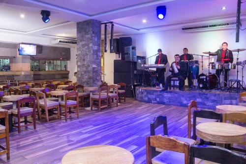 酒吧/高級酒吧, 比亞埃爾莫薩米拉弗洛雷斯酒店 (Hotel Miraflores Villahermosa) in 比亞埃爾莫薩市中心 酒吧/高級酒吧, 比亞埃爾莫薩米拉弗洛雷斯酒店 (Hotel Miraflores Villahermosa) in 比亞埃爾莫薩市中心
