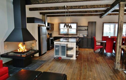 Kitchen, Chalet 9013 Chemin des Alpages by Les Chalets Alpins in Stoneham (QC) Kitchen, Chalet 9013 Chemin des Alpages by Les Chalets Alpins in Stoneham (QC)