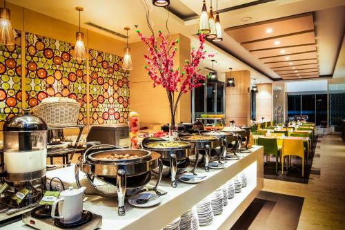 Food and beverages, Zest Harbour Bay Batam by Swiss-Belhotel International in Batu Ampar Food and beverages, Zest Harbour Bay Batam by Swiss-Belhotel International in Batu Ampar