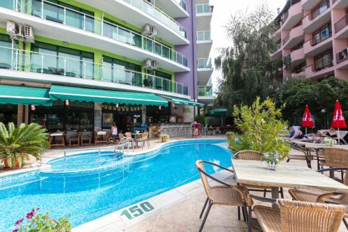 수영장, Hotel L&B- Free parking in 네세바르 수영장, Hotel L&B- Free parking in 네세바르