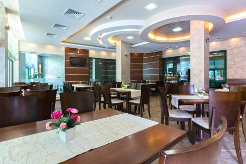 레스토랑, Hotel L&B- Free parking in 네세바르 레스토랑, Hotel L&B- Free parking in 네세바르