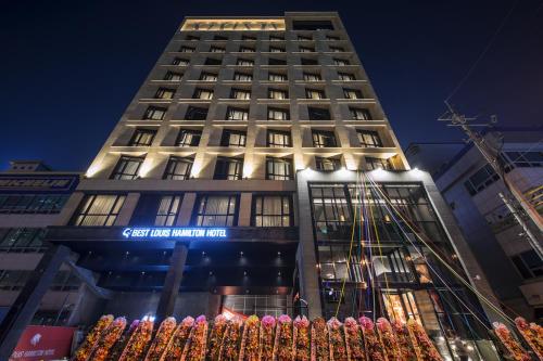 Entrance, Best Louis Hamilton Hotel Changwon in Changwon-si Entrance, Best Louis Hamilton Hotel Changwon in Changwon-si