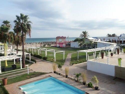 This photo about La Playa Hotel Club shared on HyHotel.com
