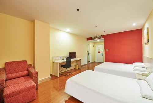 This photo about Hanting Express Weifang Shengli East Street Wenhua Road shared on HyHotel.com