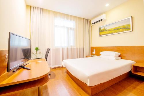 This photo about Hanting Express Weifang Shengli East Street Wenhua Road shared on HyHotel.com