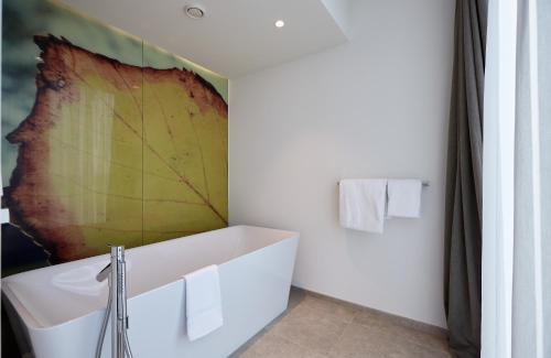 Bathroom, Hyperion Hotel Basel in Basel Bathroom, Hyperion Hotel Basel in Basel