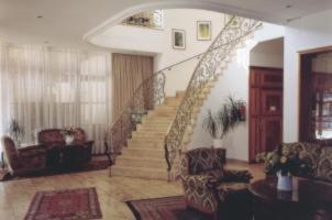 Фойє, Hotel M Jacobs GmbH in Gummersbach Фойє, Hotel M Jacobs GmbH in Gummersbach