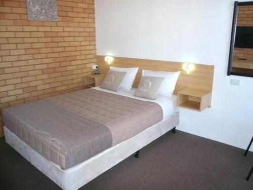 Bed, Grong Grong Motor Inn in Grong Grong Bed, Grong Grong Motor Inn in Grong Grong