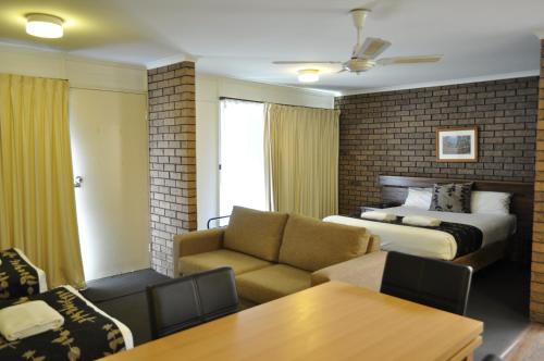 Albury Burvale Motor Inn near Albury Airport Albury Burvale Motor Inn near Albury Airport