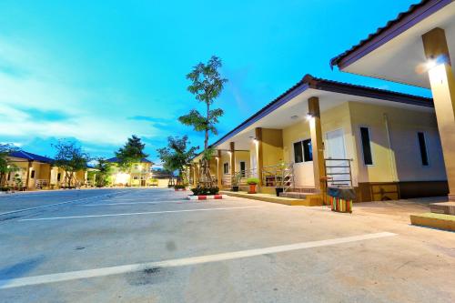 Khaohom Resort in Pak Phli Khaohom Resort in Pak Phli