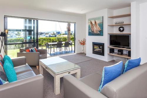Sovereign Pier on the Waterways in Whitianga Sovereign Pier on the Waterways in Whitianga