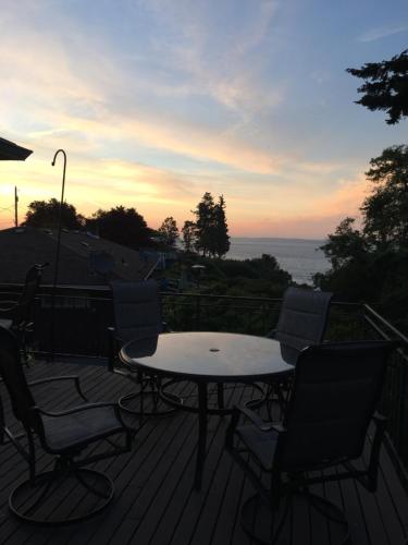 Upper Level with a view in Mukilteo (Washington) Upper Level with a view in Mukilteo (Washington)