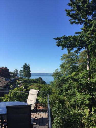 Upper Level with a view in Mukilteo (Washington) Upper Level with a view in Mukilteo (Washington)