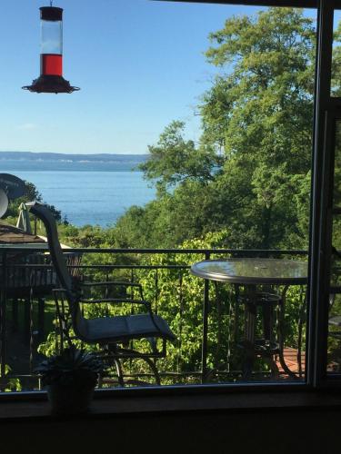 Upper Level with a view in Mukilteo (Washington) Upper Level with a view in Mukilteo (Washington)
