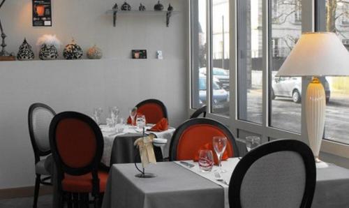 Restaurante, Logis Hotel Restaurant Les Capucins in Avallon Restaurante, Logis Hotel Restaurant Les Capucins in Avallon