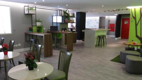 餐飲選擇, 庫里提巴文娛中心宜必思尚品酒店 (ibis Styles Curitiba Centro Civico) in 庫里奇巴市中心 餐飲選擇, 庫里提巴文娛中心宜必思尚品酒店 (ibis Styles Curitiba Centro Civico) in 庫里奇巴市中心