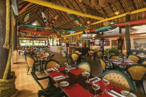 Restaurant, Decameron Isleno - All Inclusive in San Andres Island Restaurant, Decameron Isleno - All Inclusive in San Andres Island