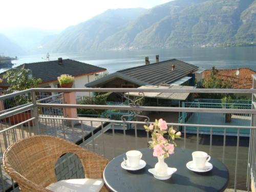 Balcony/terrace, B&B Cherry En Rose in Lezzeno Balcony/terrace, B&B Cherry En Rose in Lezzeno