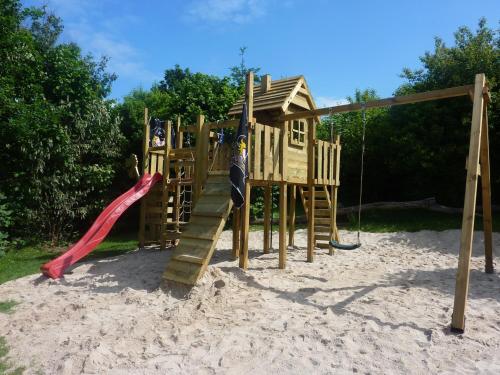สนามเด็กเล่น, Hotel Gut Huhnerhof in กรุนเดา สนามเด็กเล่น, Hotel Gut Huhnerhof in กรุนเดา