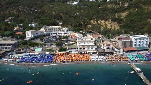Strand, Il Sogno di Lina Sorrento Coast Capri View in Punta Lagno Strand, Il Sogno di Lina Sorrento Coast Capri View in Punta Lagno