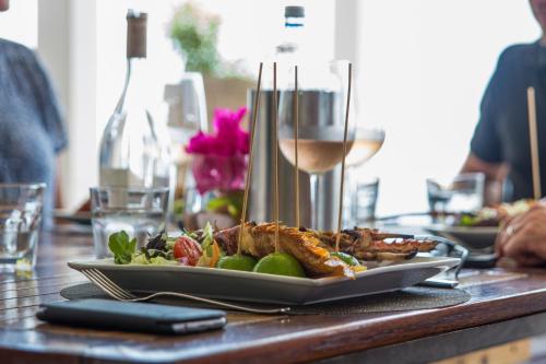 Restaurante, The Old Gin House in Oranjestad Restaurante, The Old Gin House in Oranjestad