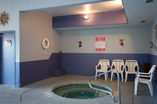 Swimming pool, Vagabond Inn Executive in Green Valley (AZ) Swimming pool, Vagabond Inn Executive in Green Valley (AZ)