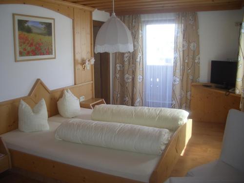 This photo about Aparthotel Garni am Johannesbrunnen shared on HyHotel.com