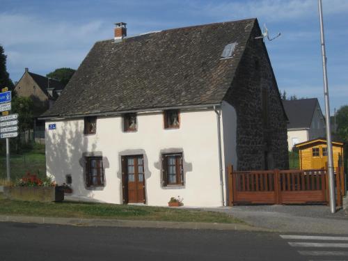 A szálláshely kívülről, La petite maison in Saint Sauves D'Auvergne A szálláshely kívülről, La petite maison in Saint Sauves D'Auvergne