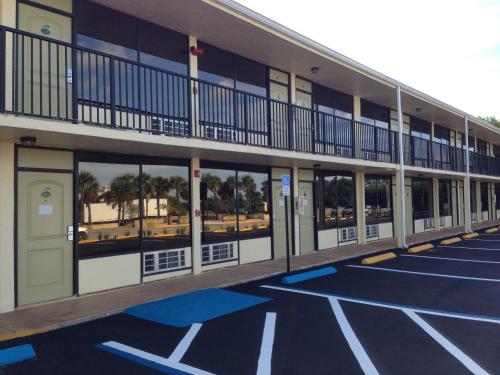 陽台/露台, 在家旅館-皮爾斯堡 (At Home Inn - Fort Pierce) in 皮爾斯堡 (FL) 陽台/露台, 在家旅館-皮爾斯堡 (At Home Inn - Fort Pierce) in 皮爾斯堡 (FL)