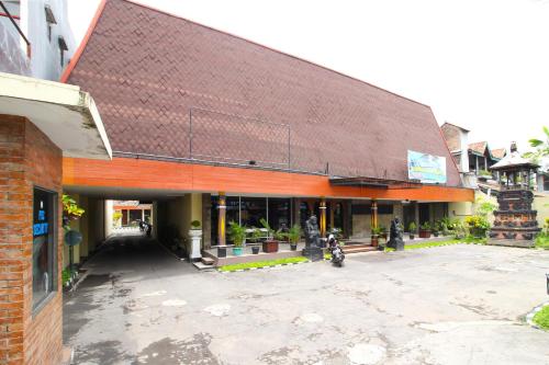 This photo about RedDoorz @ Solo Street shared on HyHotel.com