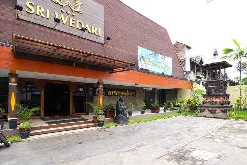 This photo about RedDoorz @ Solo Street shared on HyHotel.com