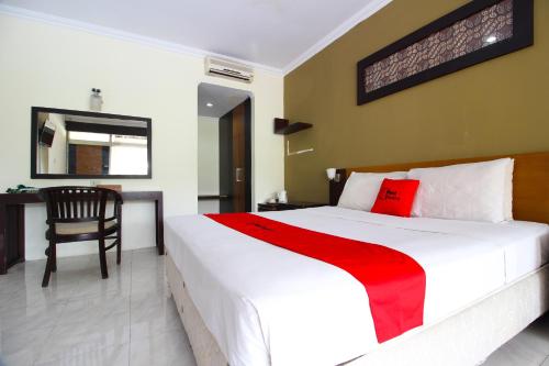 This photo about RedDoorz @ Solo Street shared on HyHotel.com