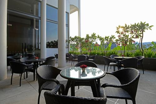 Bar/lounge, Premier Place Surabaya Airport in Waru Bar/lounge, Premier Place Surabaya Airport in Waru