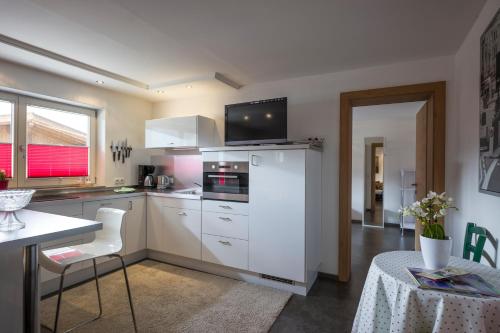 ห้องครัว, Hauser's Ferienwohnungen in เกอร์ลอสเบอร์เกเบิน ห้องครัว, Hauser's Ferienwohnungen in เกอร์ลอสเบอร์เกเบิน