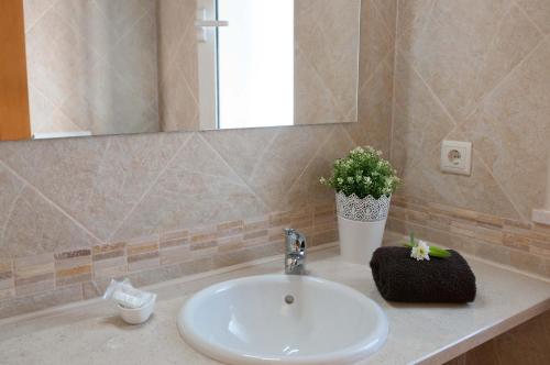 This photo about Boliqueime Villas shared on HyHotel.com