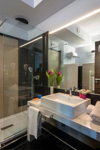 Bathroom, Le Dune Suite Hotel in Porto Cesareo Bathroom, Le Dune Suite Hotel in Porto Cesareo